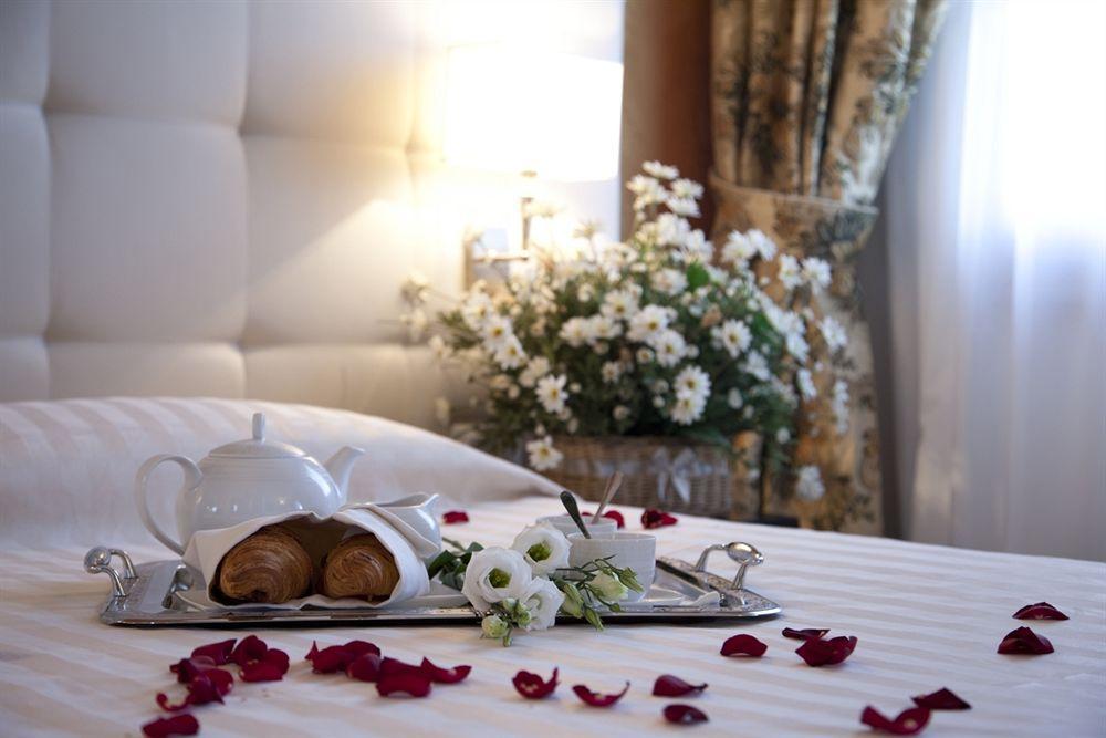 Queen Hotel ซานโจวานนี เตอาติโน ภายนอก รูปภาพ
