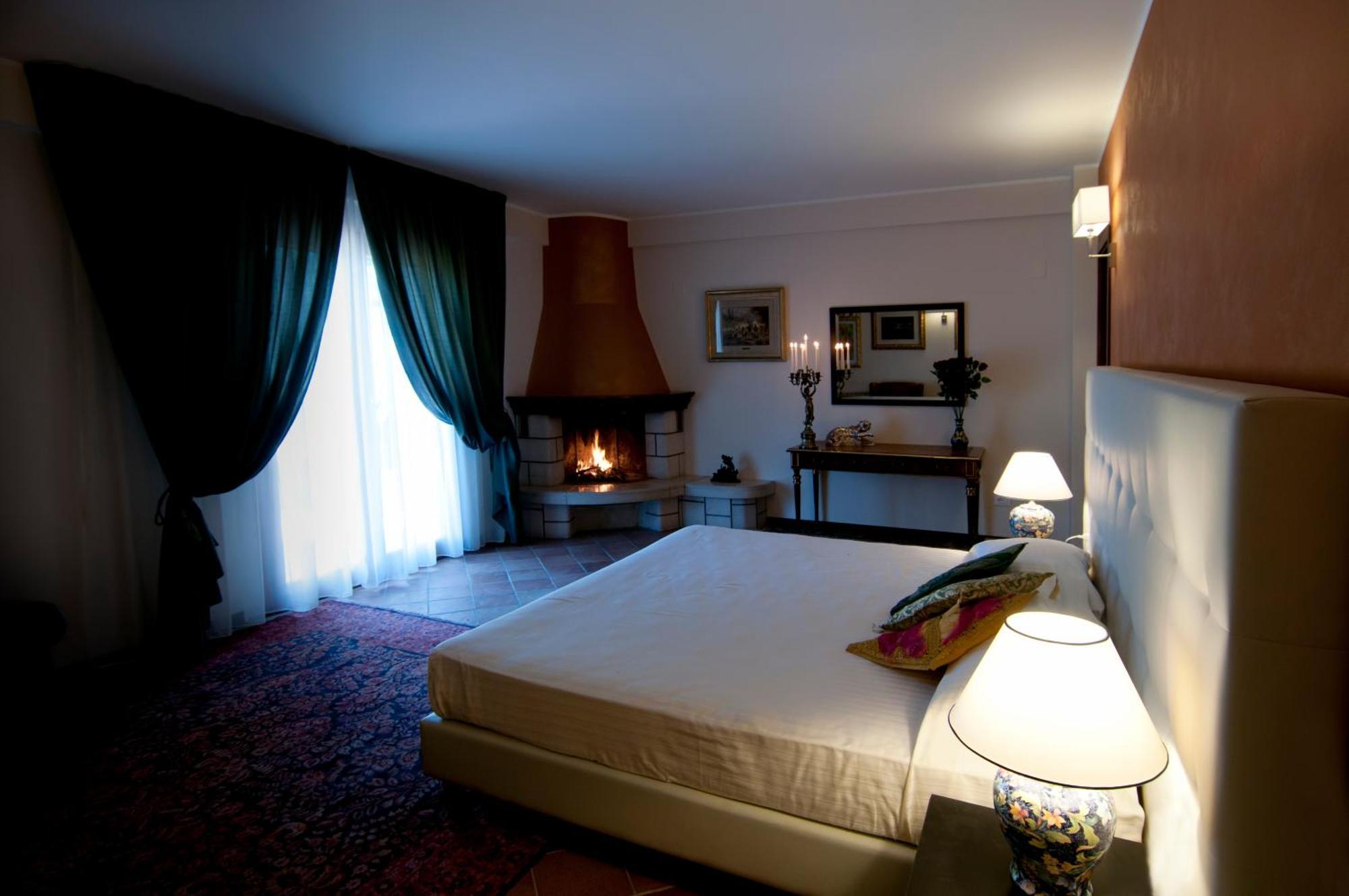 Queen Hotel ซานโจวานนี เตอาติโน ภายนอก รูปภาพ