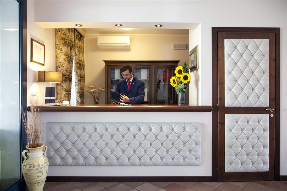 Queen Hotel ซานโจวานนี เตอาติโน ภายนอก รูปภาพ
